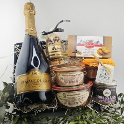 Panier gourmand gastronomique avec spécialités artisanales de Touraine.