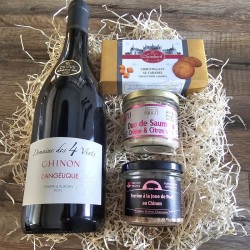 Panier garni Escapade Authentique : vin Chinon Grand Or 2025, terrines, sablés