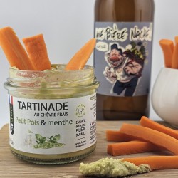 Tartinade petit pois menthe chèvre pot ouvert bâtonnets carotte bière planche