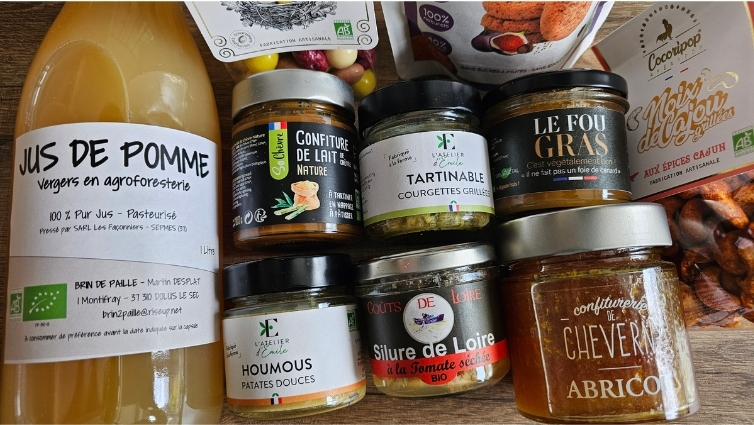 Détail de produits bio artisanaux du Val de Loire et leurs étiquettes terroir