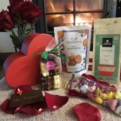 coffret garni Tentation: thé vert bio, oursons guimauve, berlingots de Touraine, sablés bio de Chef