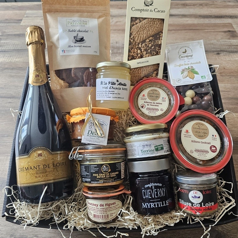 Coffret gourmand avec Crémant de Loire, foie gras entier et 11 spécialités de Touraine