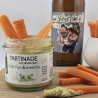 Tartinade petit pois menthe chèvre pot ouvert bâtonnets carotte bière planche
